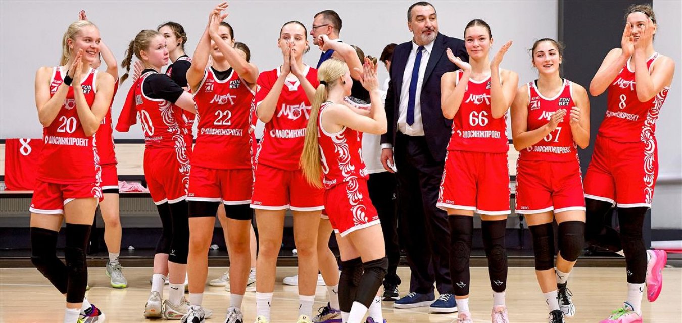 Минаева начала с общекомандного рекорда!