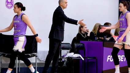 "Львицы" обыграли лидера