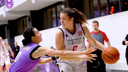 "Львицы" обыграли лидера