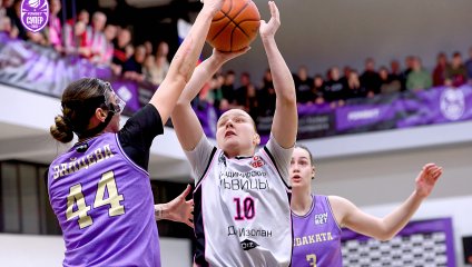 "Львицы" обыграли лидера