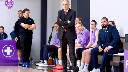 "Львицы" обыграли лидера