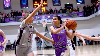 "Львицы" обыграли лидера