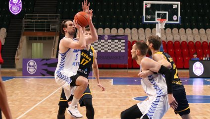 Противостояние двух лидеров завершилось победой "Химок"