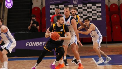 Противостояние двух лидеров завершилось победой "Химок"