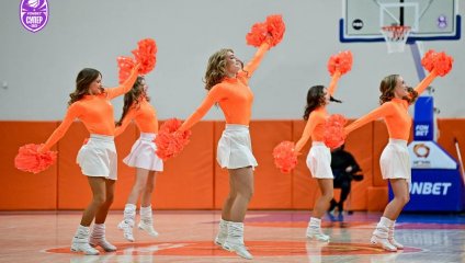 Младшие «лисицы» не смогли взять реванш у «львиц»