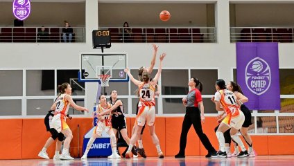 Младшие «лисицы» не смогли взять реванш у «львиц»