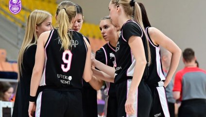 Младшие «лисицы» не смогли взять реванш у «львиц»