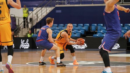 «Химки» в концовке оказались сильнее «Новосибирска»