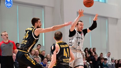 ТСК-Урал-УрГУПС уступает «Русичам» в первом домашнем матче