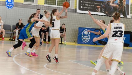 «ЧГУ-Атланта» на своём паркете уступает омскому «Нефтянику-Титану-2»