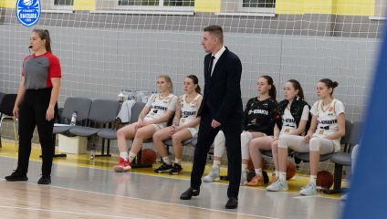 «ЧГУ-Атланта» на своём паркете уступает омскому «Нефтянику-Титану-2»