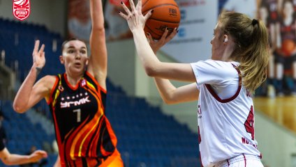 "УГМК" сильнее "Спарты энд К". 2:0 в четвертьфинальной серии