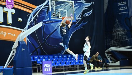 Сине-бело-голубые обыгрывают «Новосибирск» при родных трибунах