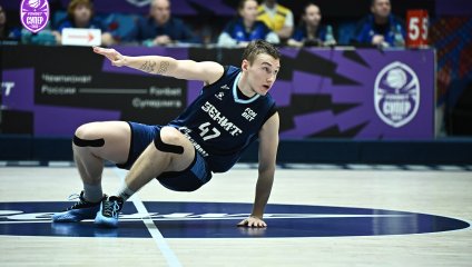 Сине-бело-голубые обыгрывают «Новосибирск» при родных трибунах