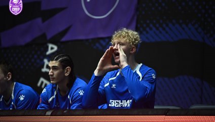 Сине-бело-голубые обыгрывают «Новосибирск» при родных трибунах