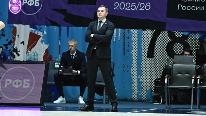 Сине-бело-голубые обыгрывают «Новосибирск» при родных трибунах