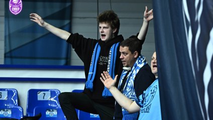 Сине-бело-голубые обыгрывают «Новосибирск» при родных трибунах