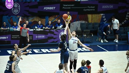 Сине-бело-голубые обыгрывают «Новосибирск» при родных трибунах