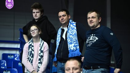 Сине-бело-голубые обыгрывают «Новосибирск» при родных трибунах