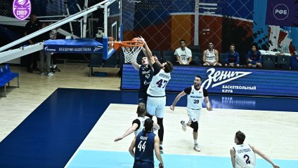 Сине-бело-голубые обыгрывают «Новосибирск» при родных трибунах