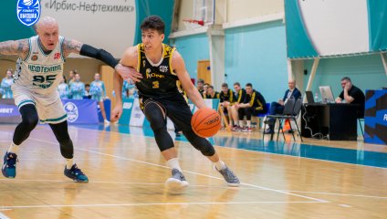«Нефтехимик» терпит крупное поражение в 1/4 финала от «Русичей»