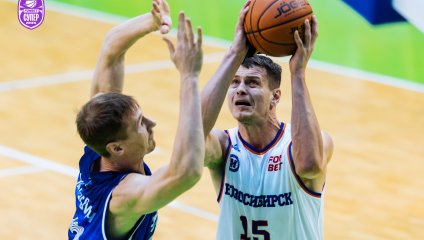 "Новосибирск" уверенно побеждает в первой домашней игре