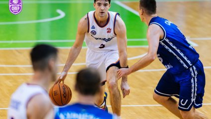 "Новосибирск" уверенно побеждает в первой домашней игре