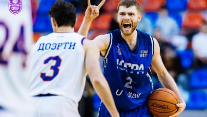 "Новосибирск" уверенно побеждает в первой домашней игре