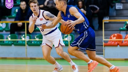 "Новосибирск" уверенно побеждает в первой домашней игре