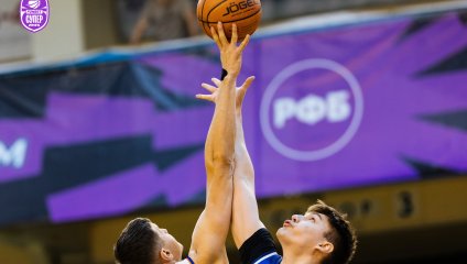 "Новосибирск" уверенно побеждает в первой домашней игре