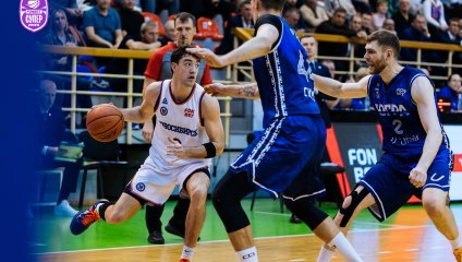 "Новосибирск" уверенно побеждает в первой домашней игре