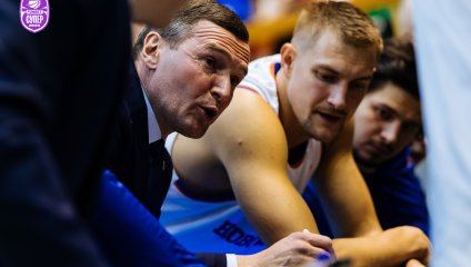 "Новосибирск" уверенно побеждает в первой домашней игре