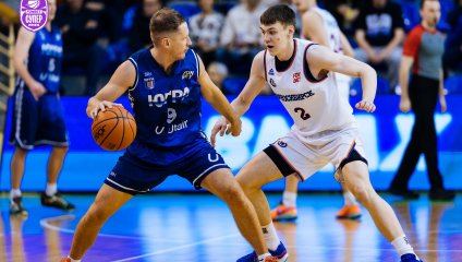 "Новосибирск" уверенно побеждает в первой домашней игре