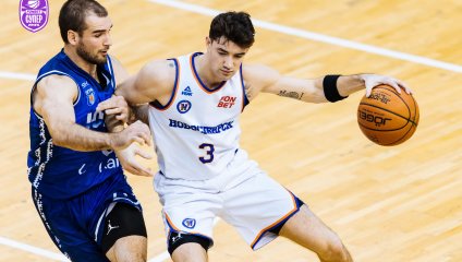 "Новосибирск" уверенно побеждает в первой домашней игре