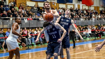 ЧБК продолжает доминировать на домашнем паркете