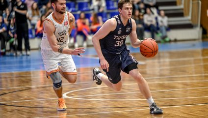 ЧБК продолжает доминировать на домашнем паркете