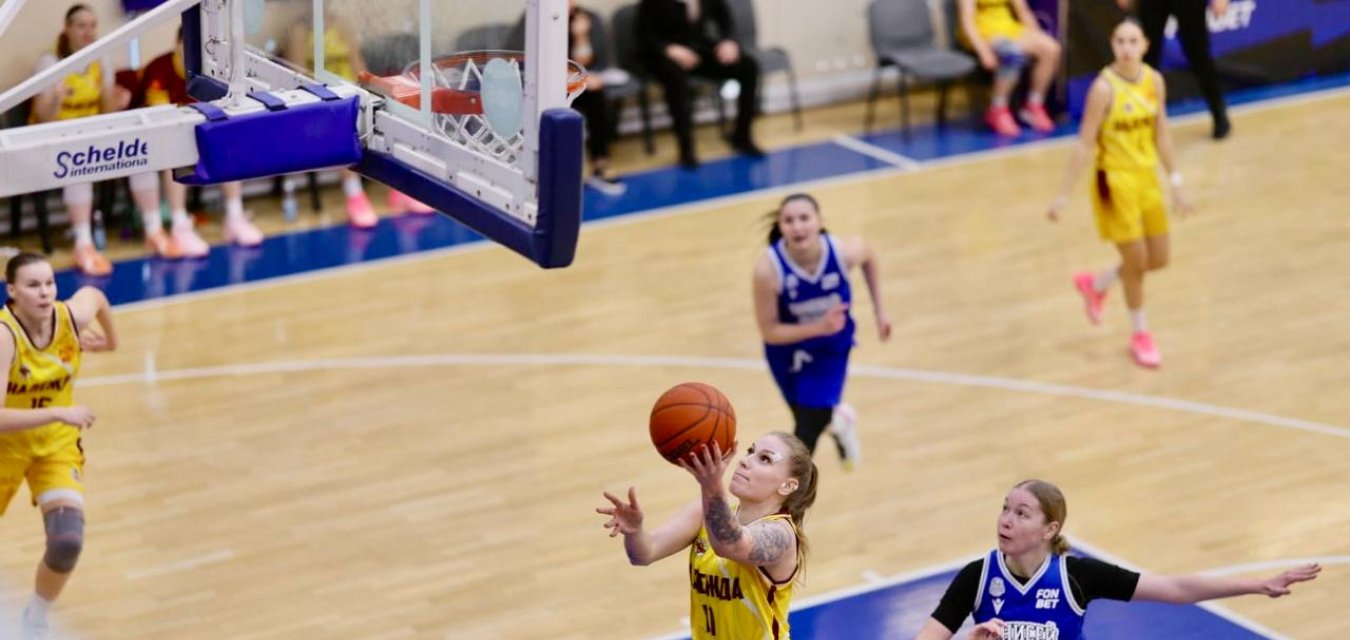 «Надежда-2» уступила в первой встрече «Енисею-2»