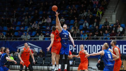 Действующий чемпион не без проблем обыграл «Металлург»