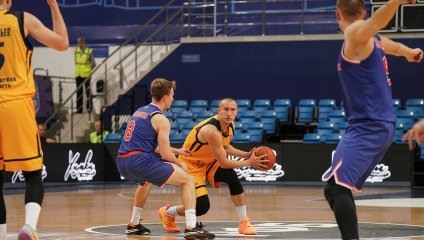 «Химки» в концовке оказались сильнее «Новосибирска»