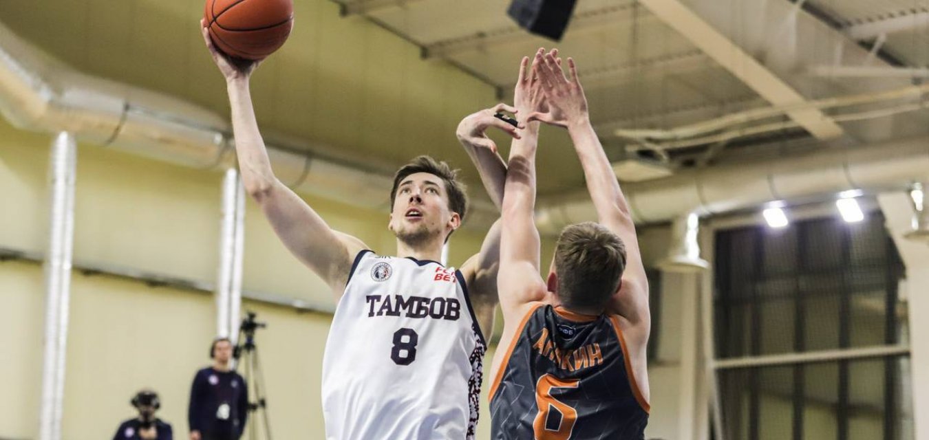«Тамбов» сенсационно обыгрывает лидера чемпионата