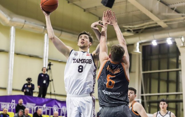 «Тамбов» сенсационно обыгрывает лидера чемпионата