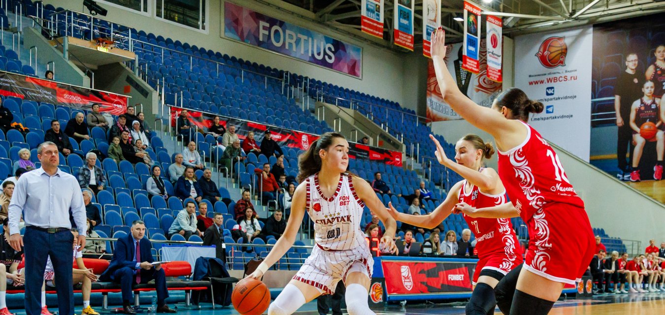 "Спарта энд К" громит "МБА-МГУСиТ" на домашней площадке