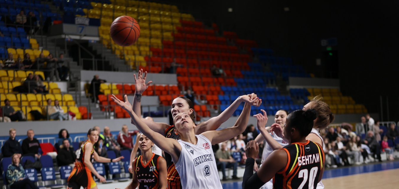 «Енисей» уступил УГМК