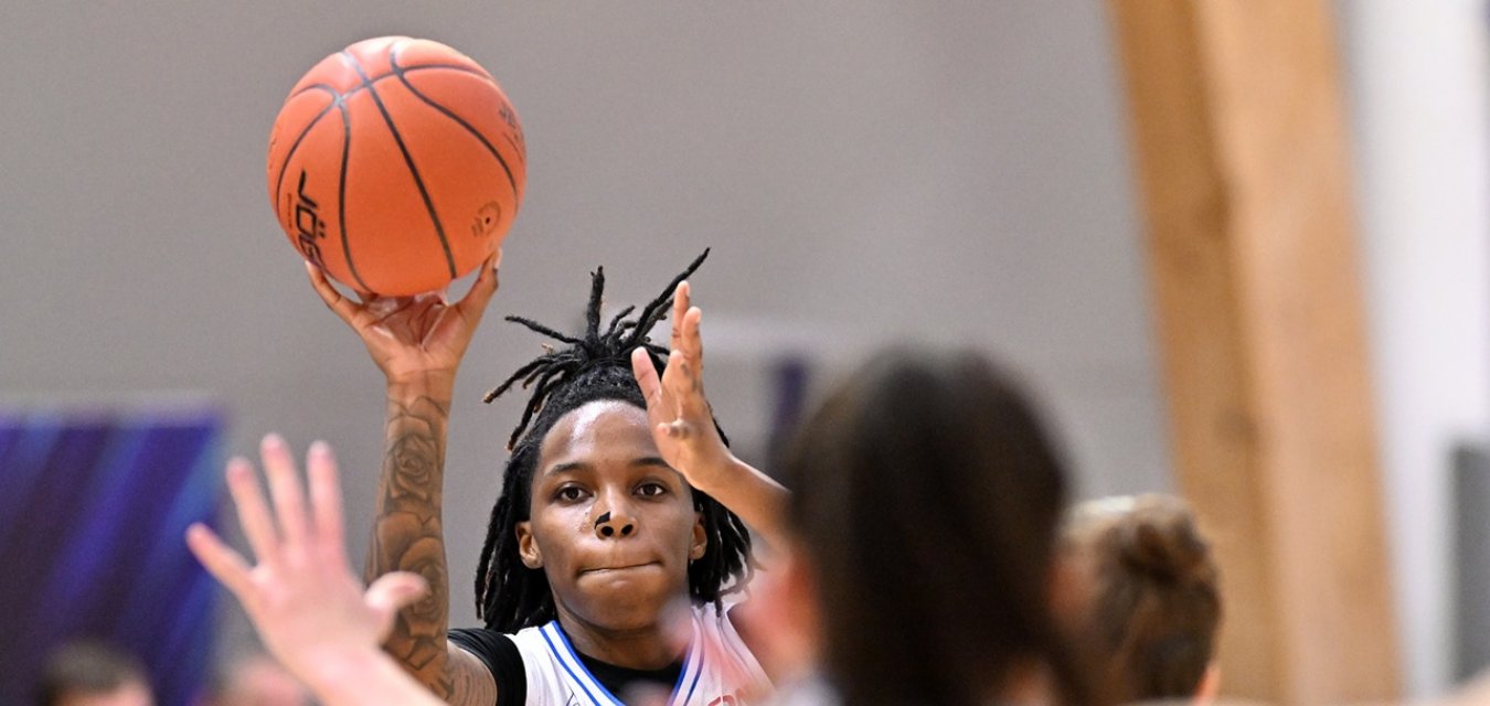 26 очков Шайны Пеллингтон помогли новосибирскому «Динамо» увезти из Омска победу