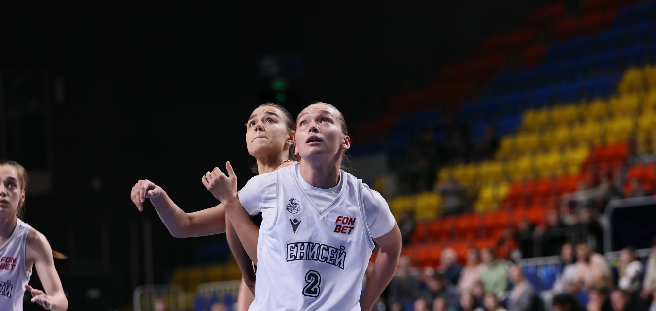 «Енисей» разгромно уступил «Спарте энд К»